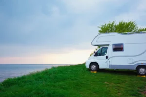 Kako pravilno načrtovati nadstrešek za avtodom?